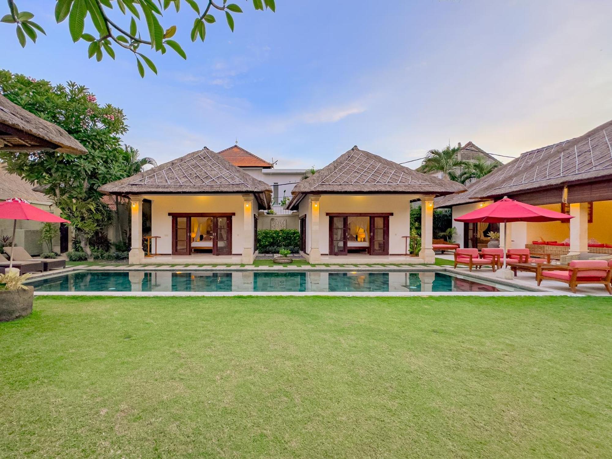 Villa Bugis Drupadi Seminyak Номер фото
