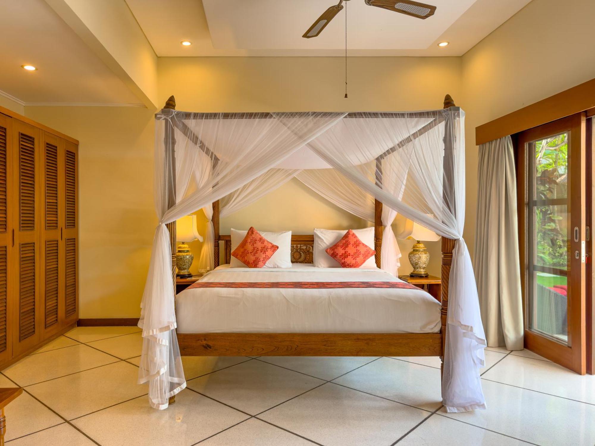 Villa Bugis Drupadi Seminyak Номер фото