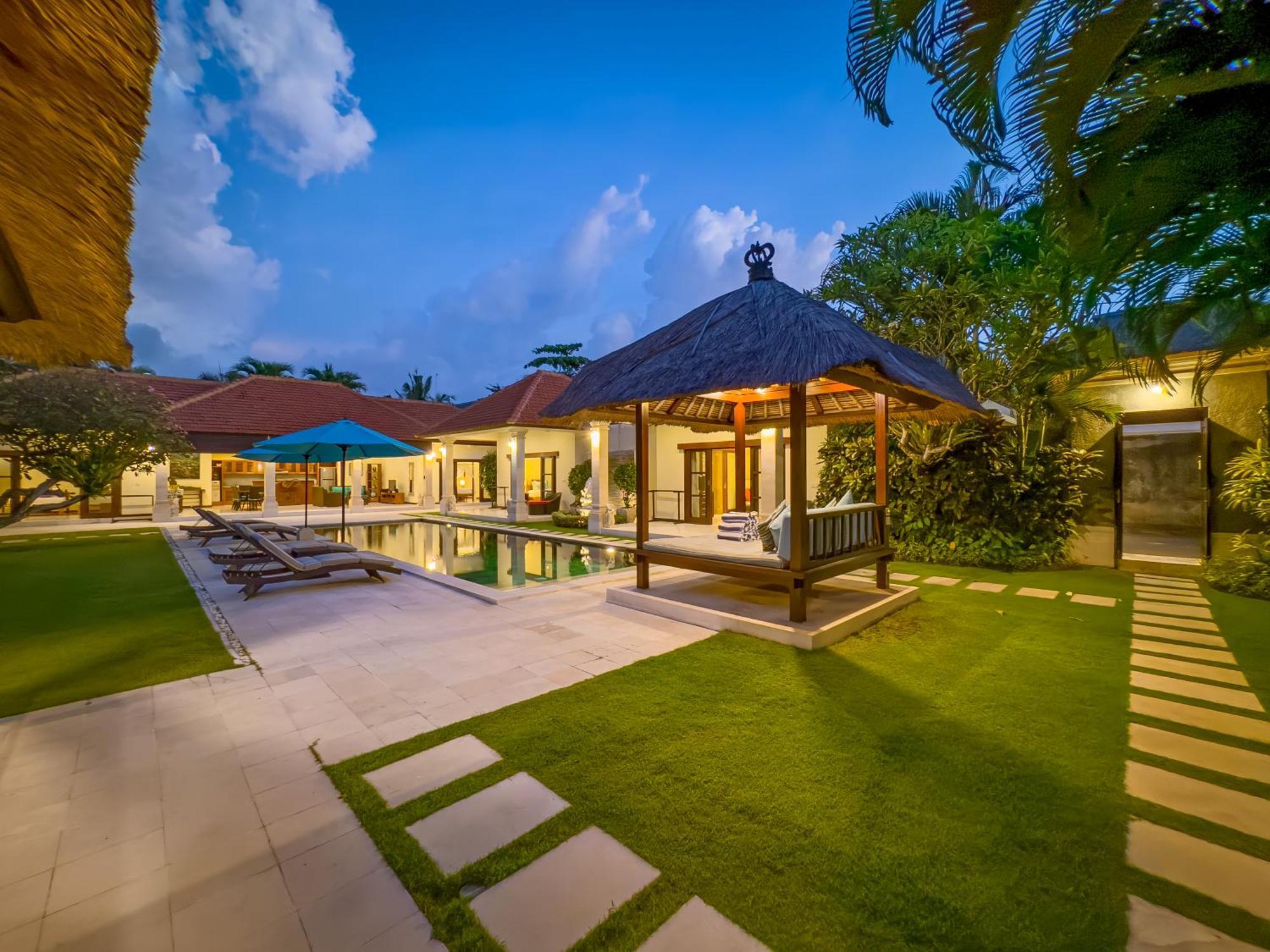 Villa Bugis Drupadi Seminyak Номер фото