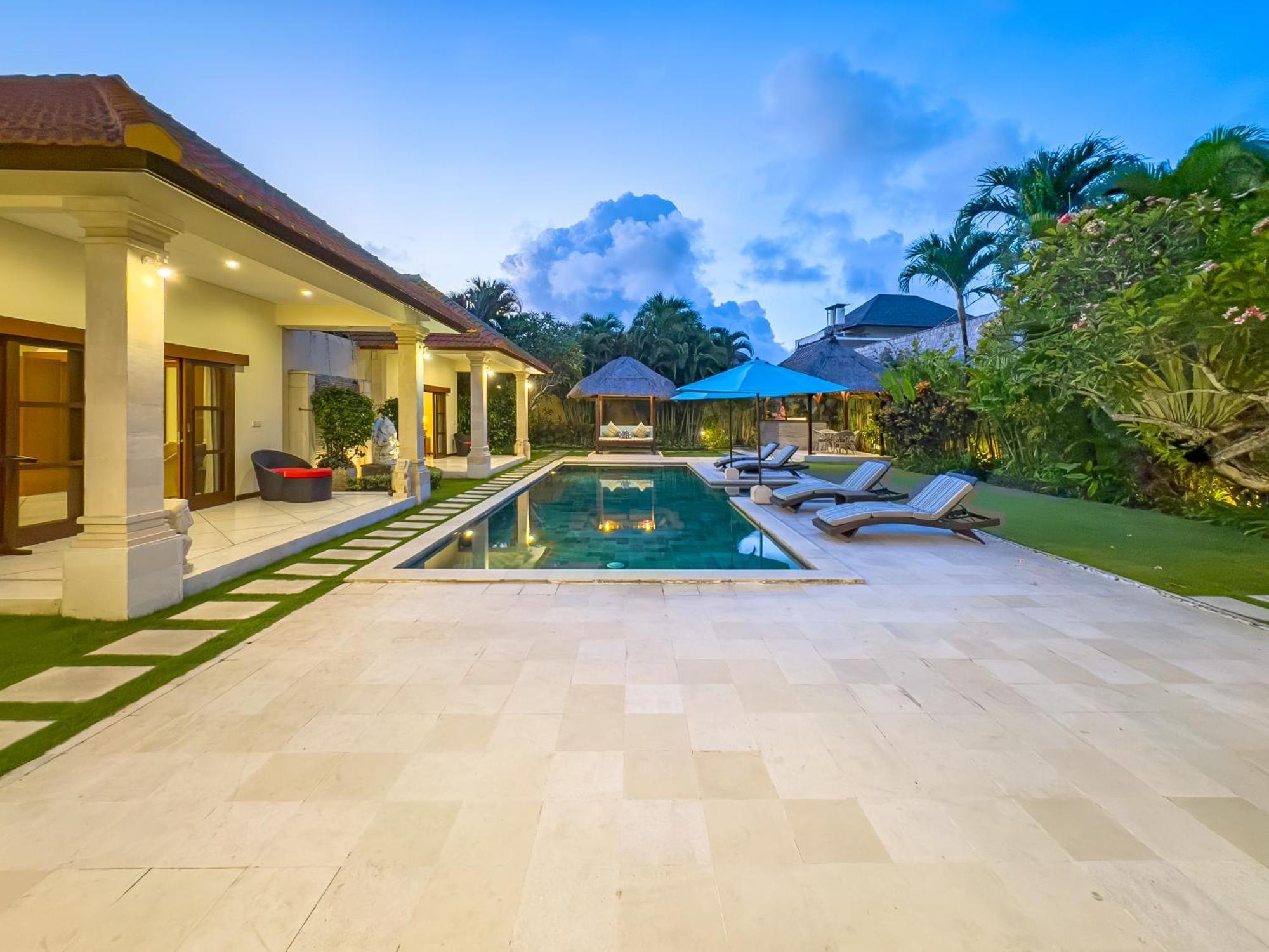Villa Bugis Drupadi Seminyak Номер фото