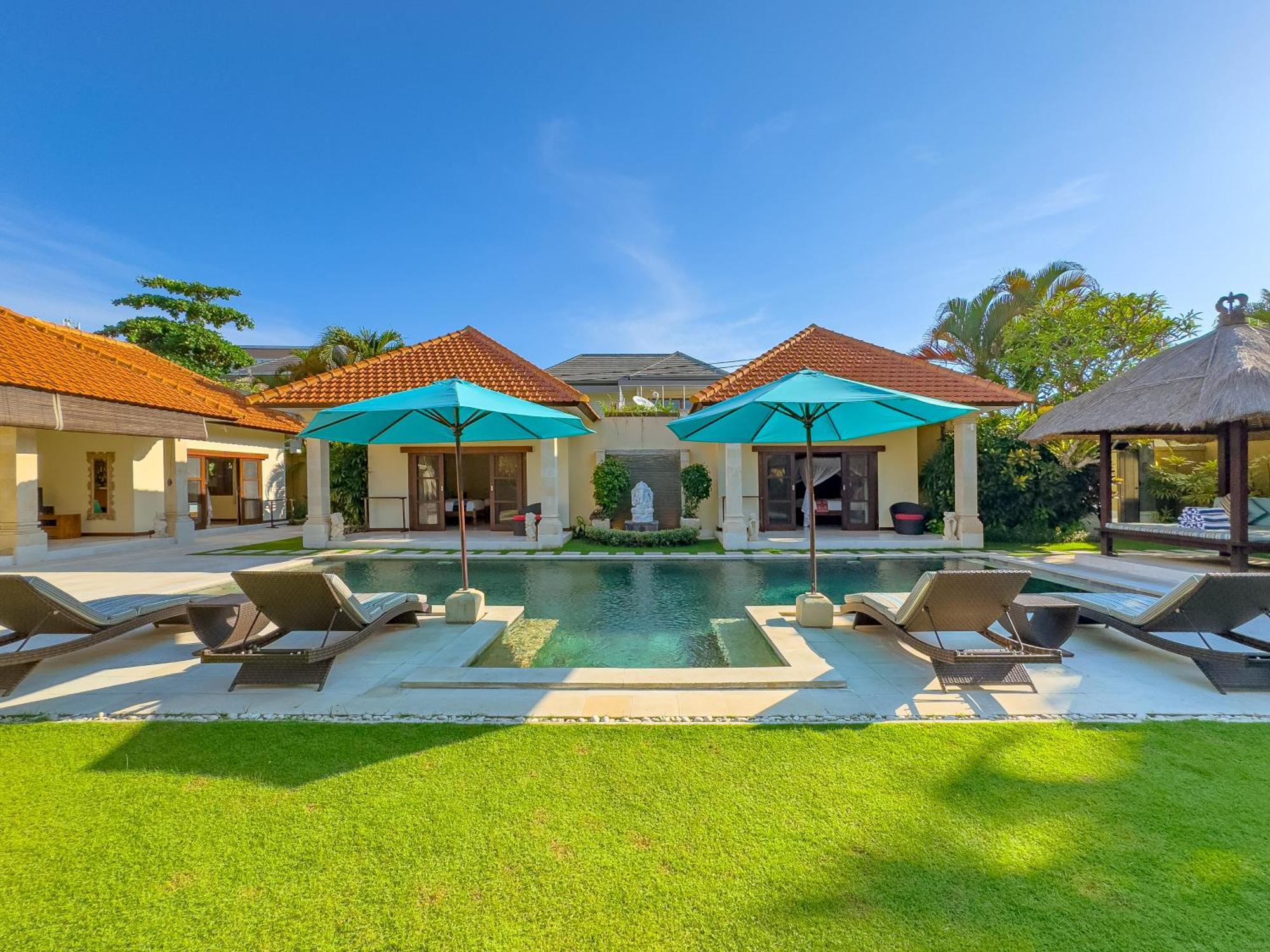 Villa Bugis Drupadi Seminyak Номер фото
