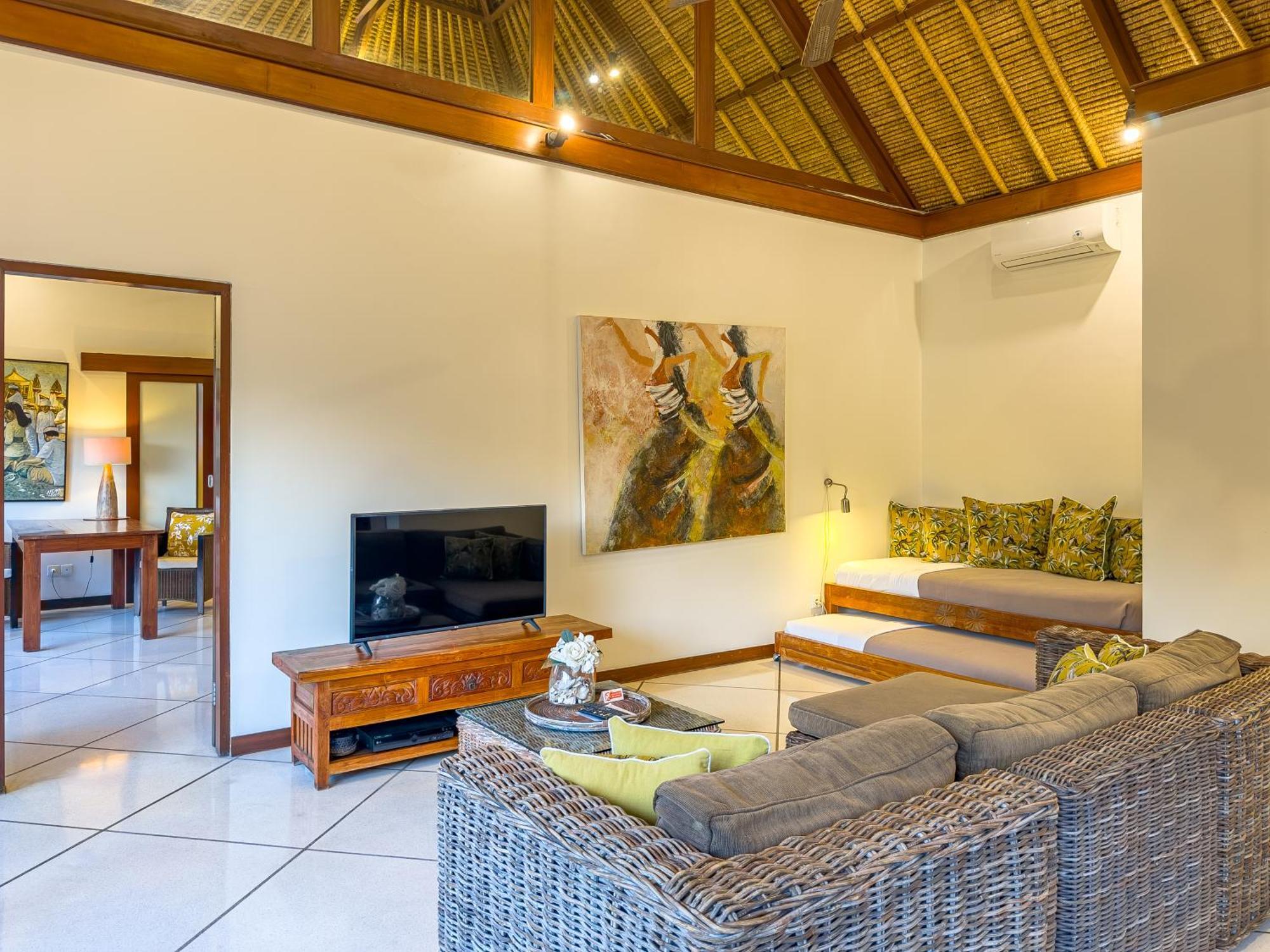 Villa Bugis Drupadi Seminyak Номер фото